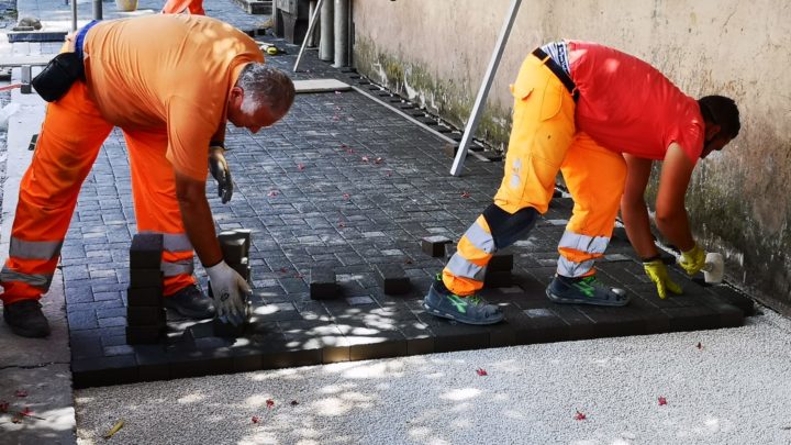 Saxa Gres regala un attraversamento rialzato in sampietrini al Comune di Frosinone