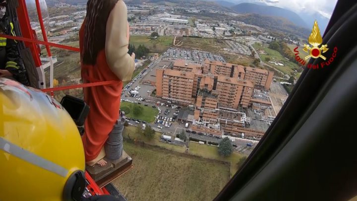 Rieti: “Processione volante” per Santa Barbara, in elicottero l’effige della santa”