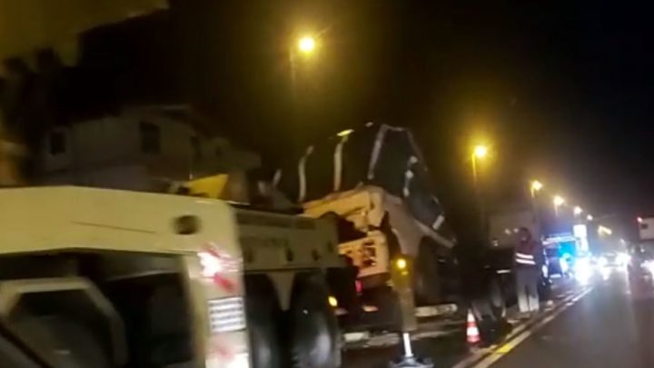 Camion si ribalta sulla superstrada Cassino-Formia, traffico in tilt a Spigno