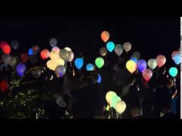 Vigilia di Natale illuminata a Cassino dal lancio di palloncini luminosi Vigilia di Natale illuminata a Cassino dal lancio di palloncini luminosi