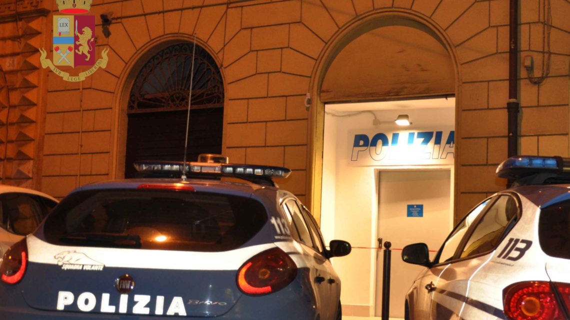 Roma – Tenta di violentare una donna in Piazza dei Cinquecento e aggredisce l’uomo che prova a difenderla, arrestato 45enne Roma – Tenta di violentare una donna in Piazza dei Cinquecento e aggredisce l’uomo che prova a difenderla, arrestato 45enne