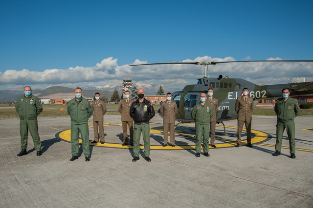 Frosinone – Undici piloti dell’Aviazione dell’Esercito (AVES) hanno conseguito il brevetto militare di pilota di elicottero