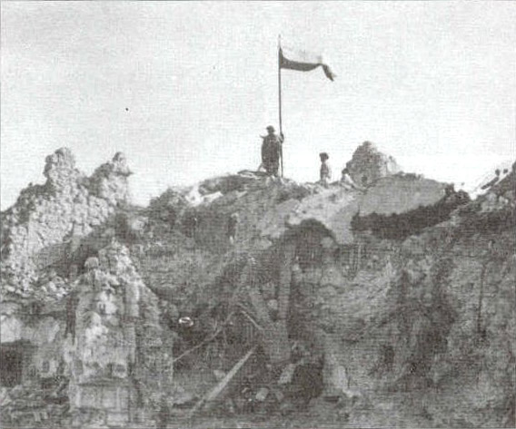 Cassino: centro studi internazionale su Seconda guerra mondiale, tavolo in ambasciata polacca Cassino: centro studi internazionale su Seconda guerra mondiale, tavolo in ambasciata polacca