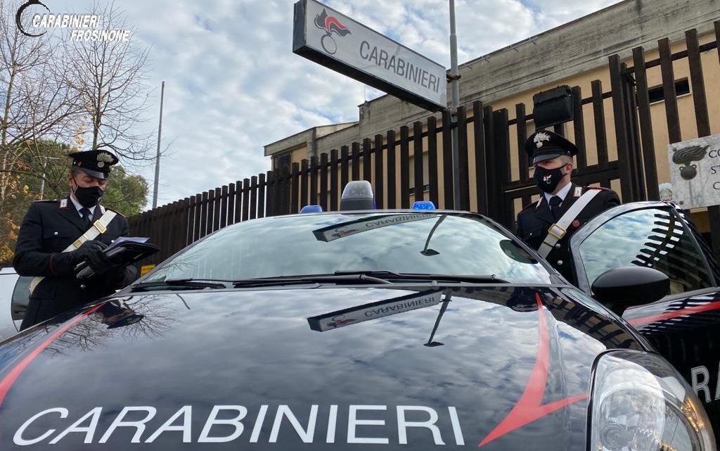 Cassinate – Sorpresi dai carabinieri a consumare alcolici al bancone del bar dopo le 18, multati