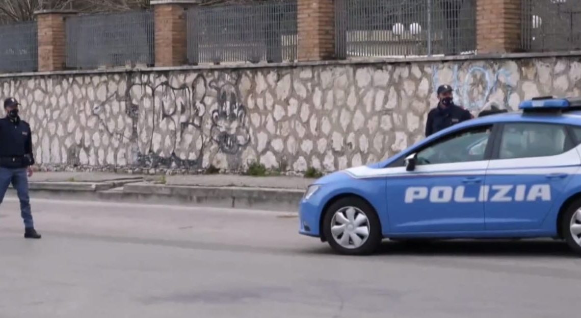 Cassino: danneggia auto in centro, la Polizia di Stato lo denuncia