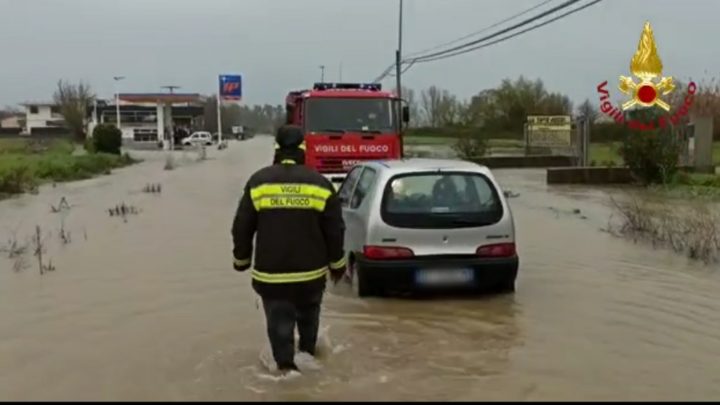 Maltempo, oltre cento le richieste di intervento ai Vigili del Fuoco di Latina