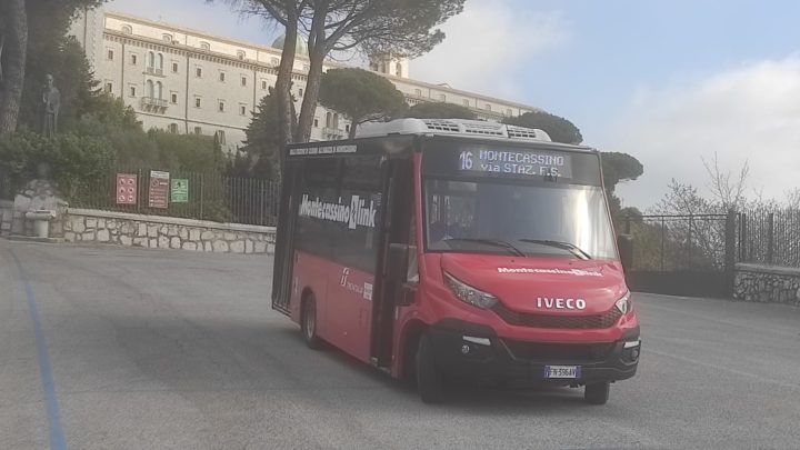 Cassino – Al via da sabato i collegamenti in bus dalla stazione ferroviaria all’abbazia di Montecassino