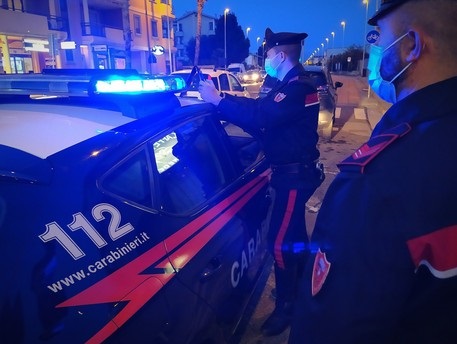 Guida ubriaca a Latina e si schianta contro auto, denunciata donna di Cassino