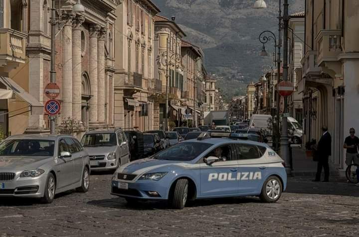 Urta con l’auto motorino elettrico per persone diversamente abili e fugge, denunciato 43enne a Sora