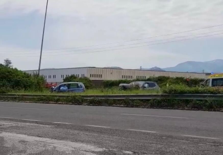 Frosinone: auto imbocca contromano strada zona industriale, muore 38 enne