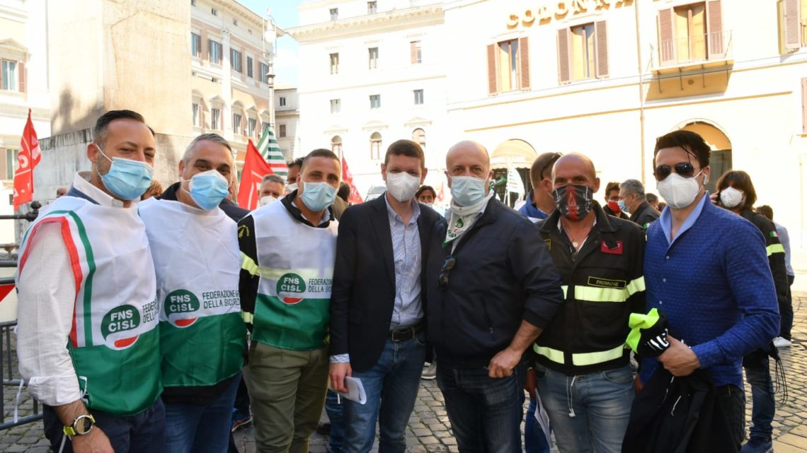 Vigili del Fuoco: Cgil-Cisl-Confsal in presidio a Montecitorio, confronto con politici