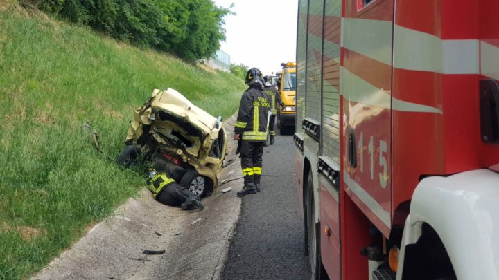 Tamponamento tra auto in autostrada tra Cassino e Pontecorvo, due feriti e code di 1 chilometro