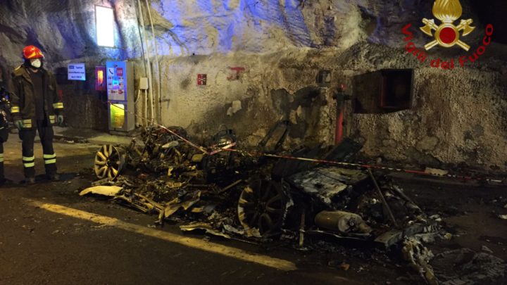 Auto in fiamme in galleria, intervengono pompieri da Isernia e Cassino