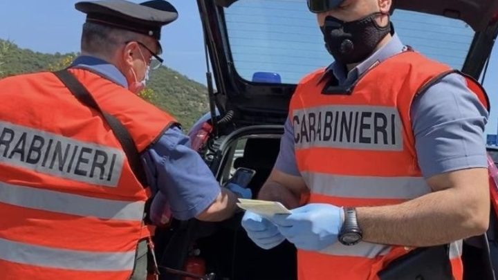 Scaraventa a terra e danneggia l’autovelox della municipale, denunciato 62enne a Forlì del Sannio