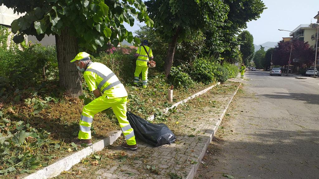 Cassino – Detenuti puliscono l’area adiacente la struttura di detenzione