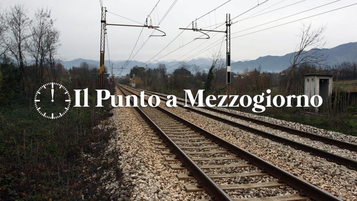 Maltempo: Fulmine danneggia linea ferroviaria nei pressi di Ciampino, disagi fino a 110 minuti Maltempo: Fulmine danneggia linea ferroviaria nei pressi di Ciampino, disagi fino a 110 minuti