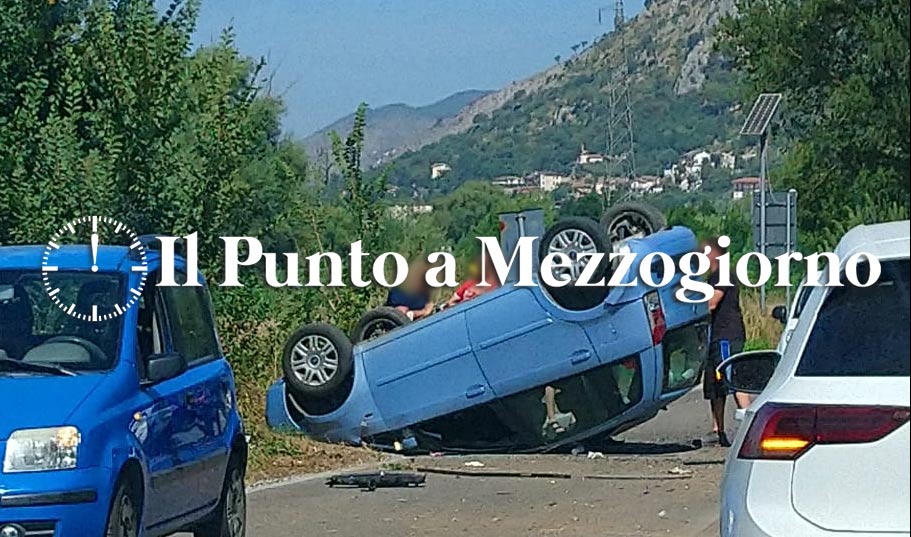 Cassino – Incidente stradale sulla provinciale dei Santi, auto si ribalta
