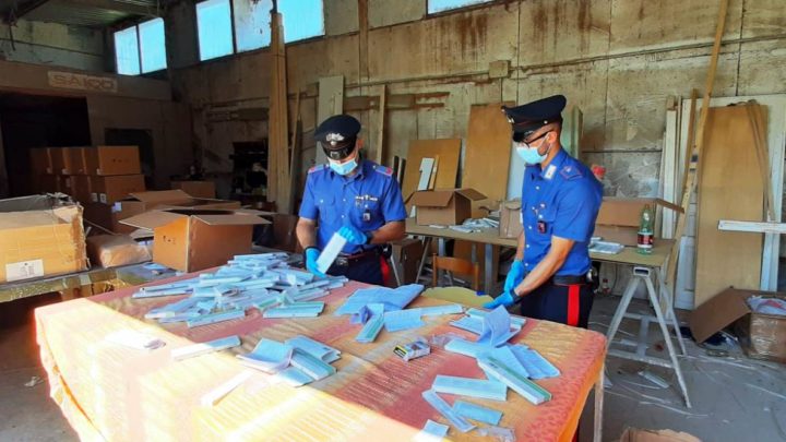 Roma, sostituivano le confezioni a tamponi Covid destinati a mercato estero, al lavoro anche minorenni