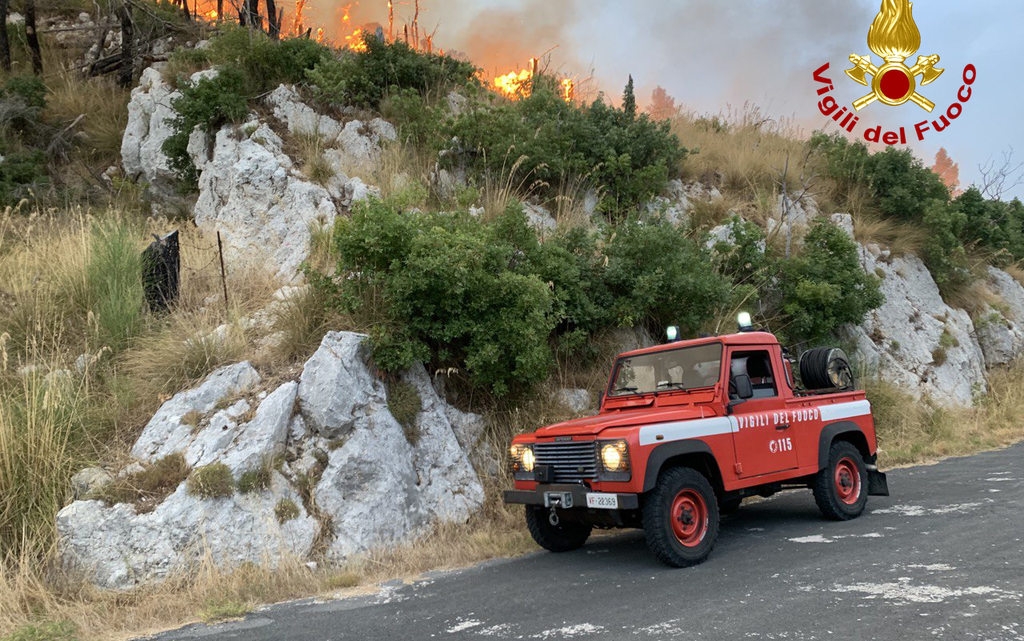 Venafro – Circoscritto l’incendio a Vallecupa, Canadair in azione