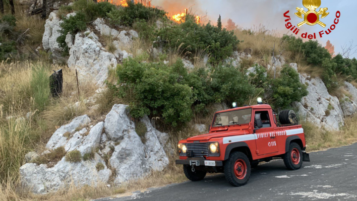Venafro – Circoscritto l’incendio a Vallecupa, Canadair in azione