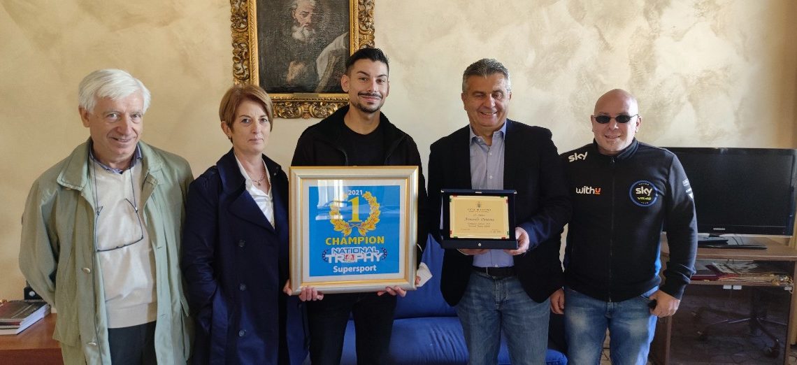 Cassino – Il neo campione di motociclismo Armando Pontone ricevuto in Comune Cassino – Il neo campione di motociclismo Armando Pontone ricevuto in Comune