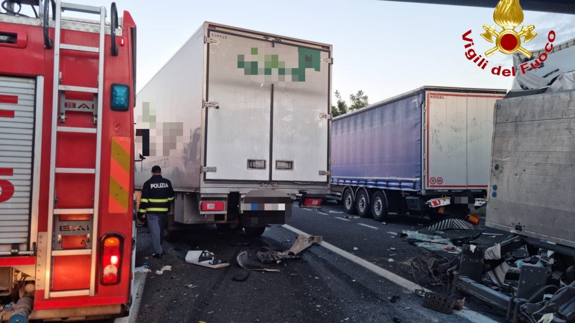 Capua – Incidente stradale tra tir in autostrada
