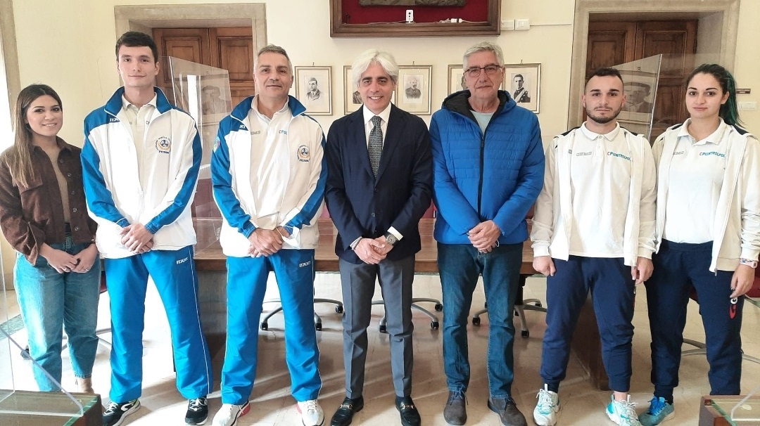 Ferentino – Ricevuti in Comune gli atleti che parteciperanno al 35esimo campionato europeo di Karate a Belgrado Ferentino – Ricevuti in Comune gli atleti che parteciperanno al 35esimo campionato europeo di Karate a Belgrado