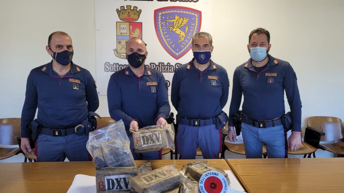 Cassino – Fermati con 14 chili di cocaina,  due persone arrestate
