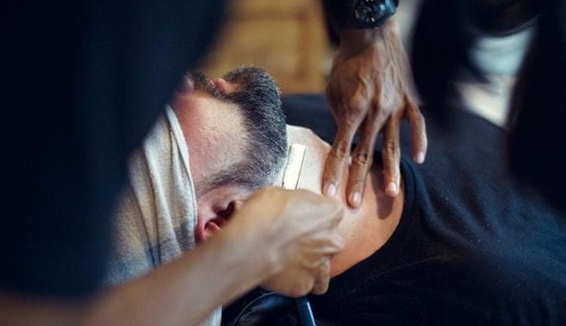 Barba uomo: consigli sulla rasatura e sull’utilità dei prodotti dopobarba Barba uomo: consigli sulla rasatura e sull’utilità dei prodotti dopobarba