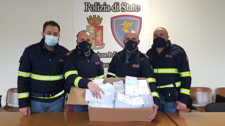 Sorpresi in auto a San Vittore con quasi 1500 bancomat rubati, denunciati 3 uomini