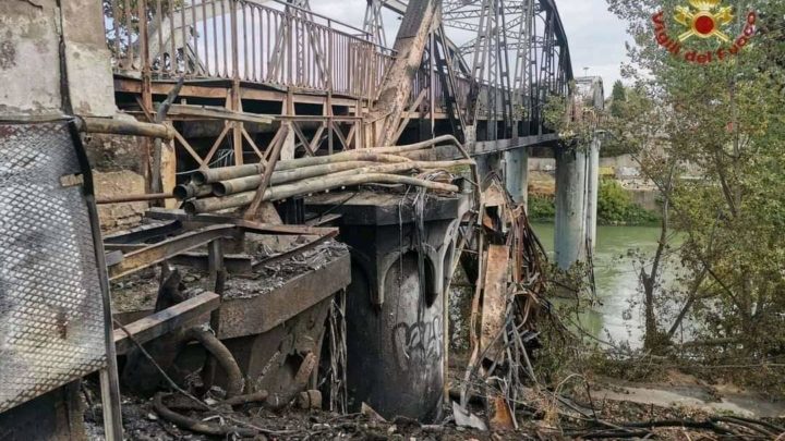Ponte dell’Industria, la procura di Roma indaga sull’incendio che lo ha devastato