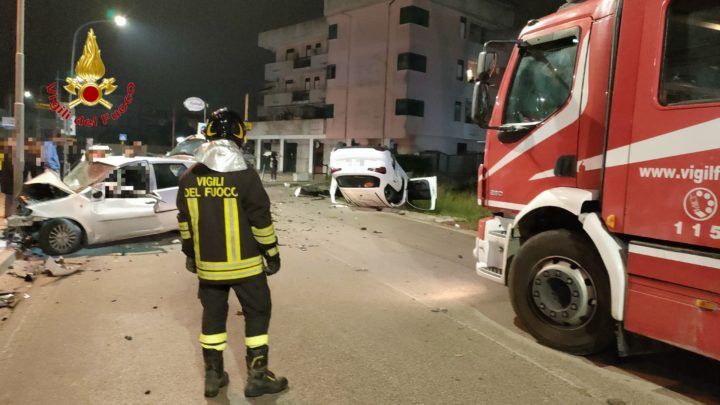 Incidente stradale tra due auto, due feriti a San Marco Evangelista