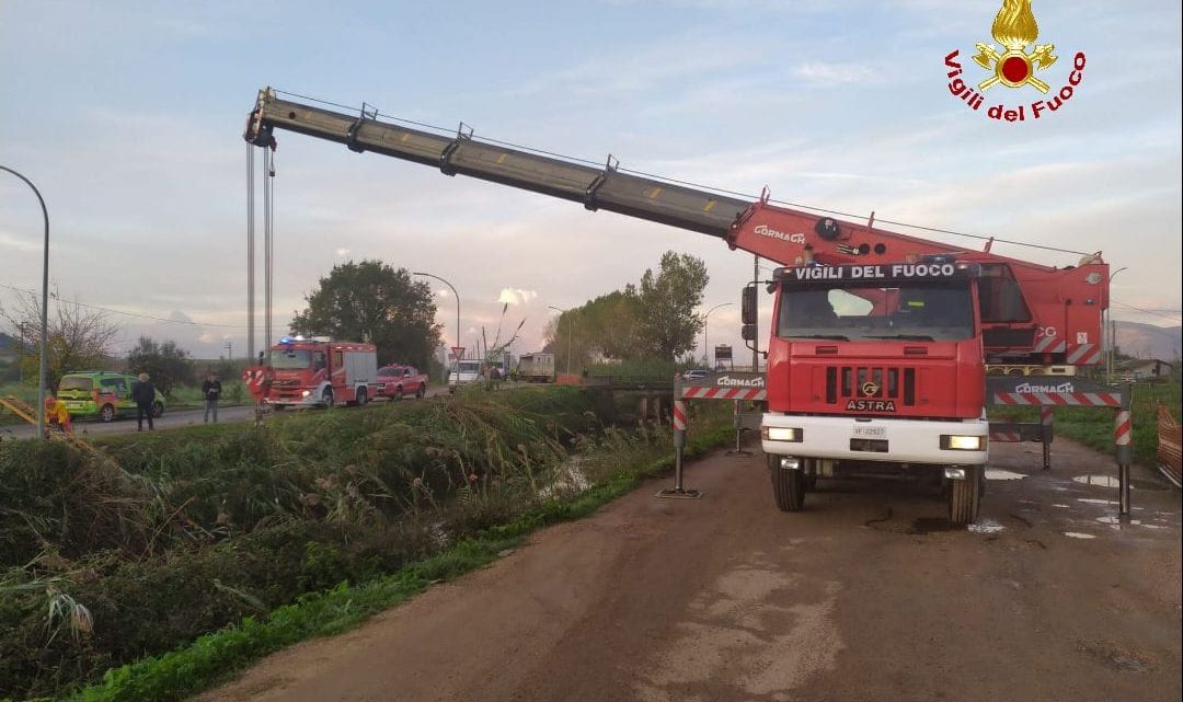 Fondi, finisce nel canale con l’auto, automobilista muore affogato