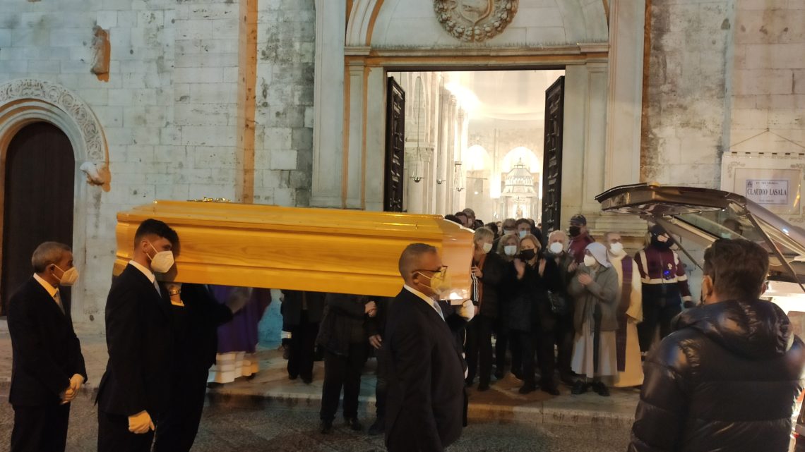 Barletta: assassinato per un cocktail, oggi i funerali del 24enne Lasala – Foto e Video Barletta: assassinato per un cocktail, oggi i funerali del 24enne Lasala – Foto e Video