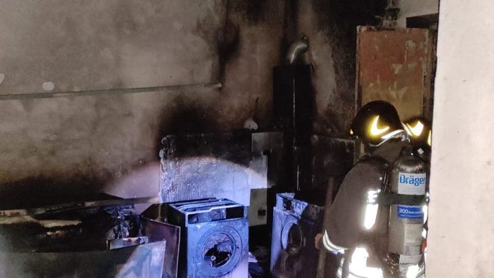 Pesche – Locale adibito a lavanderia in fiamme