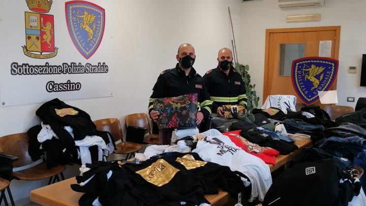 Cassino – Fermato dalla Polizia Stradale con capi di abbigliamento del valore di oltre 40mila euro rubati a Pontecorvo, denunciato