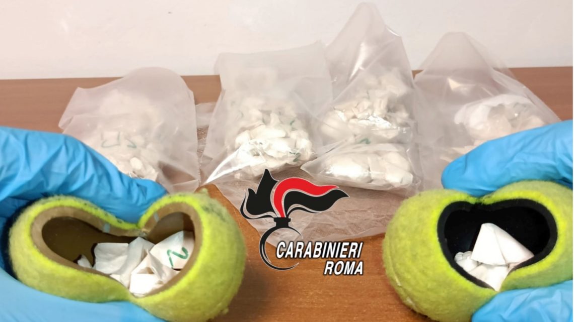 Cocaina nelle palline da padel, ingegnosi nascondigli degli spacciatori Cocaina nelle palline da padel, ingegnosi nascondigli degli spacciatori