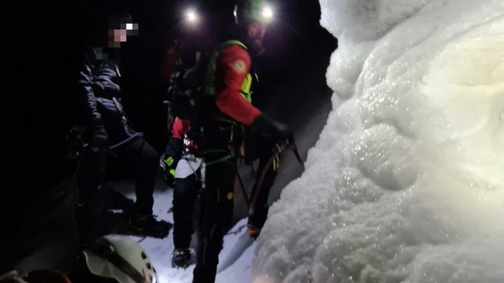 Temperature sotto lo zero e pendii ghiacciati: l’appello del Soccorso Alpino