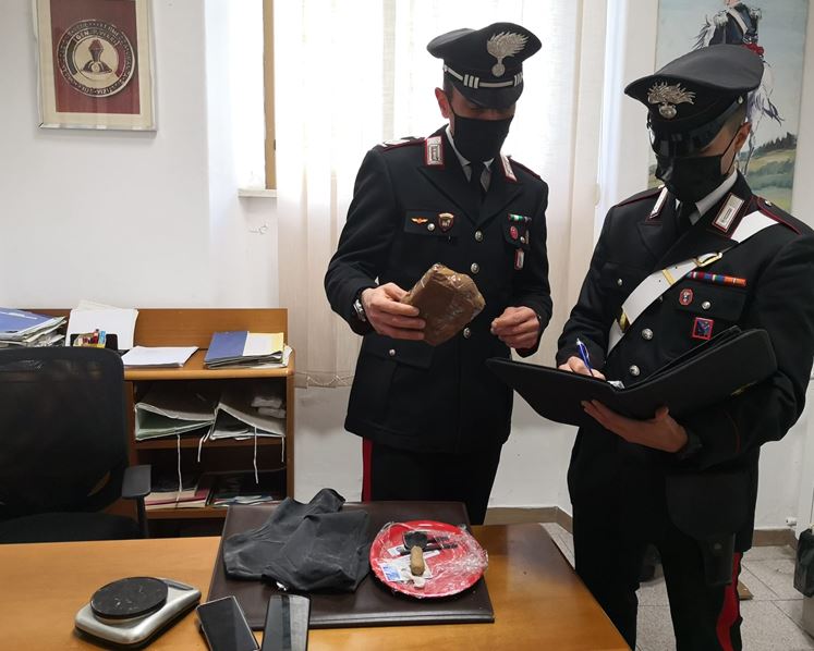 Mezzo chilo di cocaina sequestrato durante spaccio a Latina, arrestato 50enne Mezzo chilo di cocaina sequestrato durante spaccio a Latina, arrestato 50enne