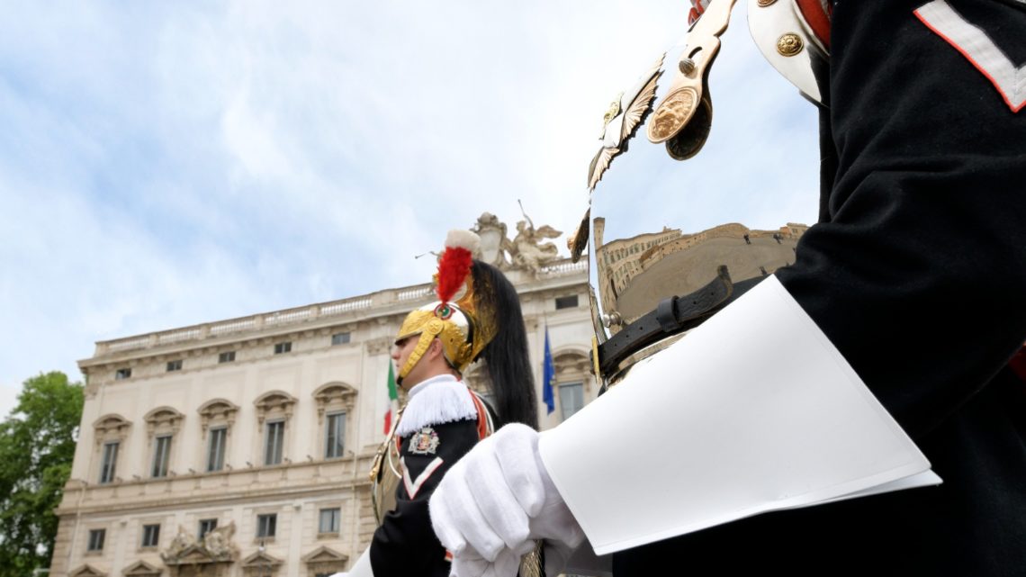 I Corazzieri, la guardia del Capo dello Stato. Tutto quello che c’è da sapere sul Reggimento del Quirinale