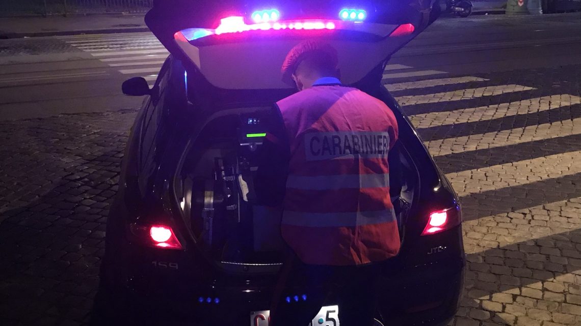 Tasso alcolemico 6 volte superiore ai limiti,finisce fuori strada; ritirata la patente e sequestrata l’autovettura