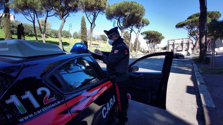 Rapina due supermercati a Valmontone, 20enne arrestato si lancia da finestra caserma