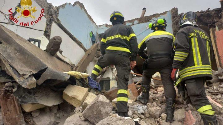 Crolla palazzina, paura a Falciano del Massico