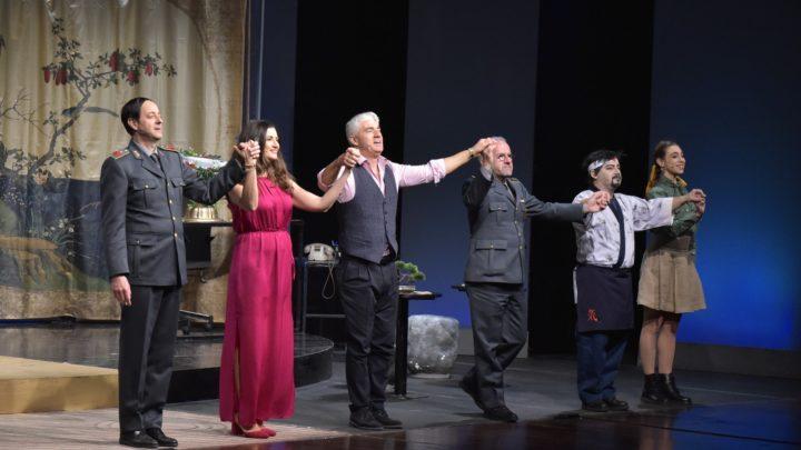 Applausi, risate e sold out al Teatro Manzoni per Biagio Izzo