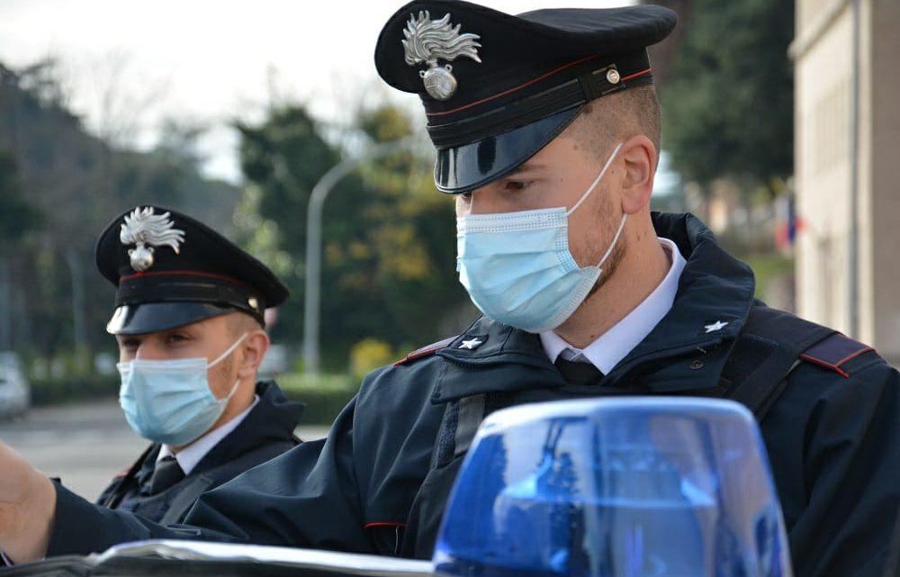 Aggrediscono e palpeggiano una 14enne, 5 ragazzini nei guai per violenza sessuale