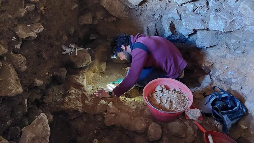 L’Uomo di Neanderthal abitava la grotta Sant’Angelo a Lizzano. I primi risultati dell’indagine archeologica. L’Uomo di Neanderthal abitava la grotta Sant’Angelo a Lizzano. I primi risultati dell’indagine archeologica.