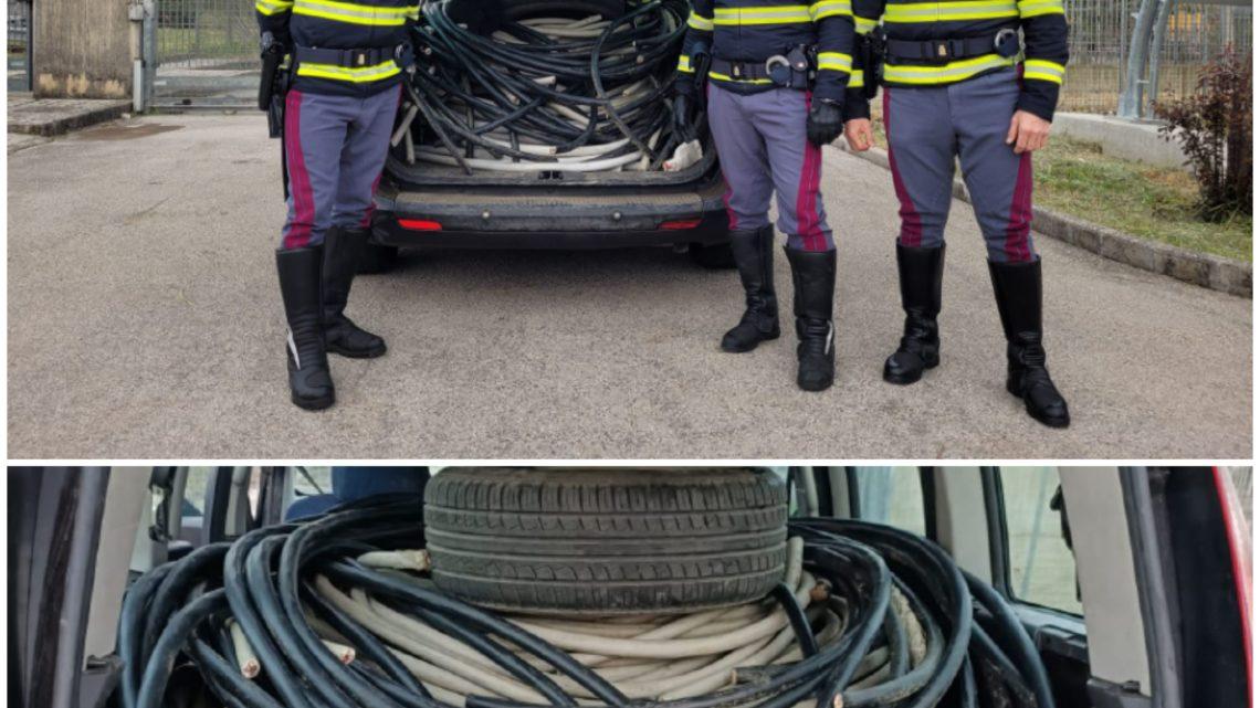 Rubano 12 quintali di rame a Pontecorvo, fermati dalla polizia a Cassino Rubano 12 quintali di rame a Pontecorvo, fermati dalla polizia a Cassino
