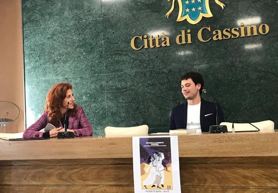 “Cassino che legge 2022” riparte con “Aurora- Confessioni di una donna all’amato” di Michele Clemente “Cassino che legge 2022” riparte con “Aurora- Confessioni di una donna all’amato” di Michele Clemente