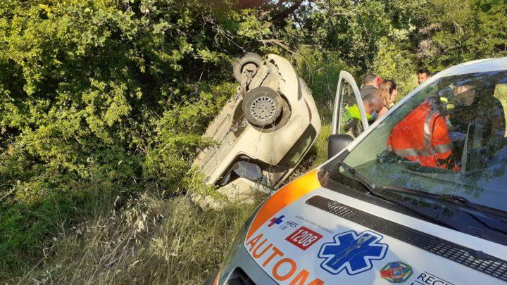Si ribalta con la macchina a Sant’Ambrogio sul Garigliano, donna esce illesa dall’abitacolo