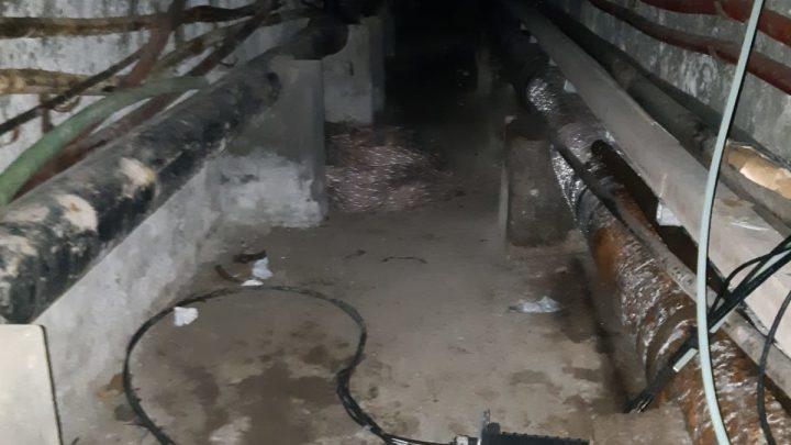 Rubano il rame delle linee telefoniche dalle gallerie sotterranee, arrestate tre persone